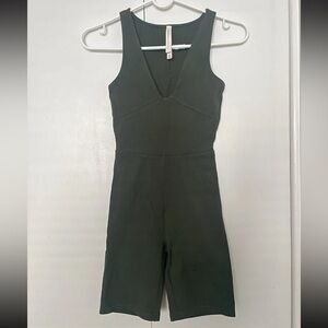NWOT Aritzia Babaton Soft Contour Cotton Romper